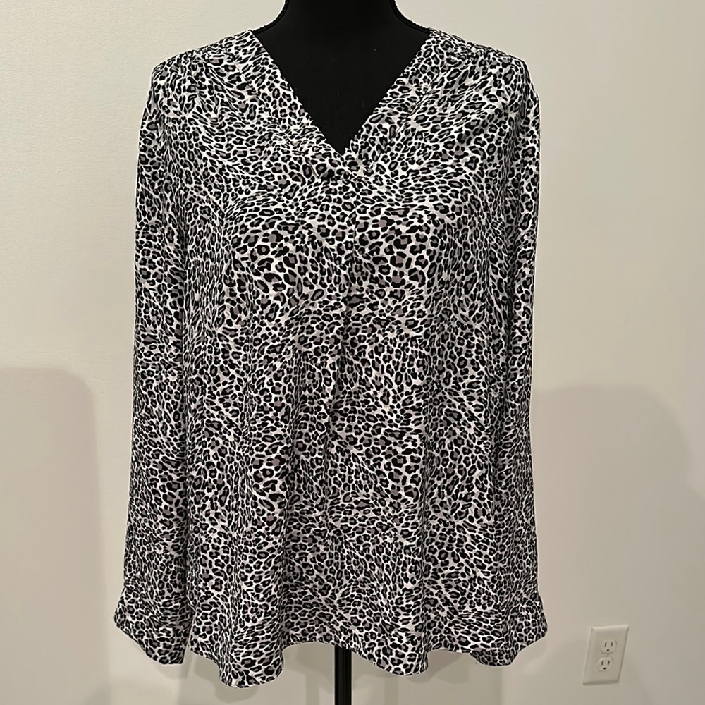 Jones New York Black and White Flutter Sleeve Blouse